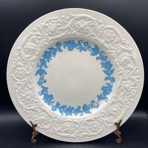 Booth's Dinner Plate,  Corinthian "Azure Dell" china. White with blue wreath. UK